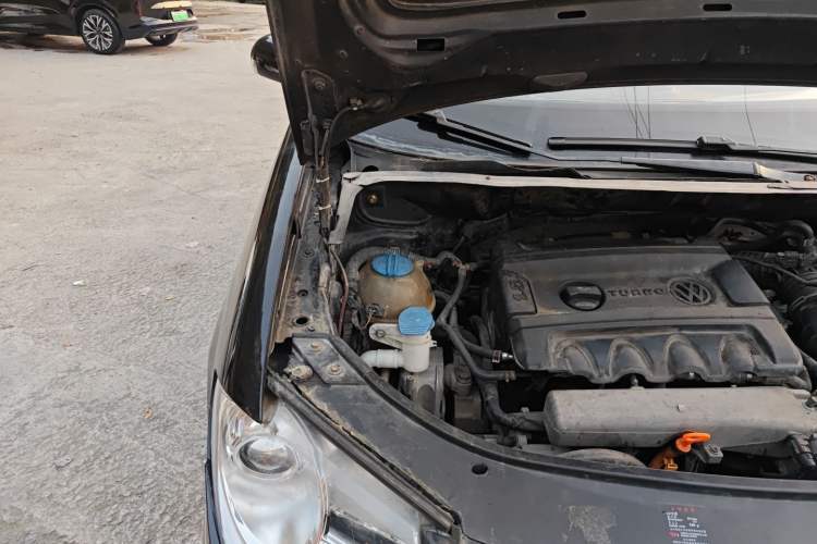 Used Volkswagen Touran 2008 1.8T ZhiZun Edition Automatic 5-Seater Engine Bay Right