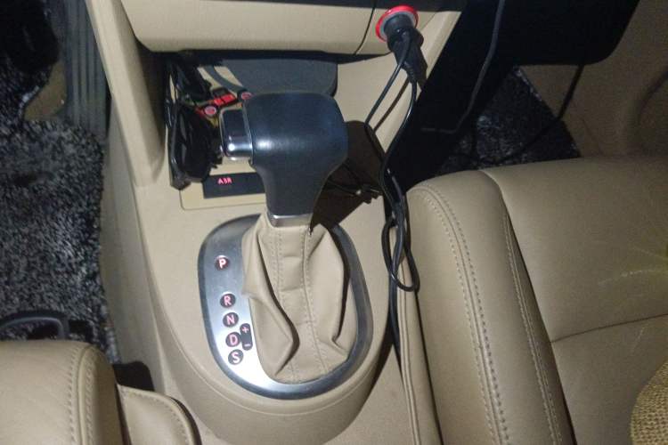 Used Volkswagen Touran 2008 1.8T ZhiZun Edition Automatic 5-Seater Gear Lever