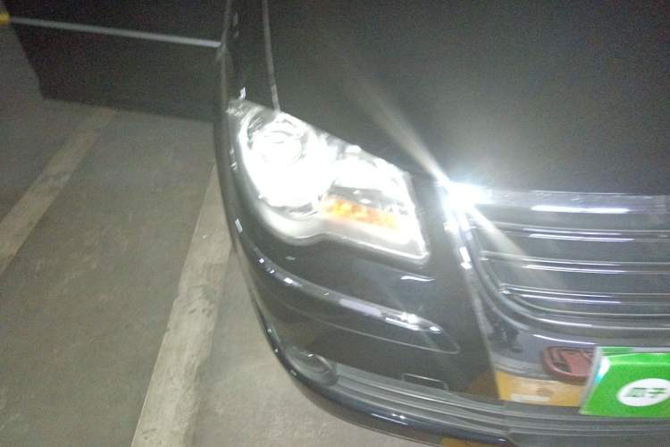 Used Volkswagen Touran 2008 1.8T ZhiZun Edition Automatic 5-Seater Right Front Headlight