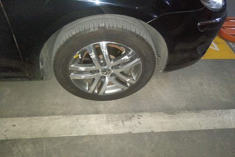 Used Volkswagen Touran 2008 1.8T ZhiZun Edition Automatic 5-Seater Right Front Wheel Hub