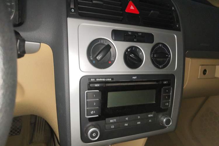 Used Volkswagen Touran 2008 2.0L Smart Edition Automatic 5 Seats Audio And AC Panel