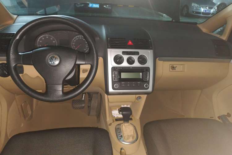 Used Volkswagen Touran 2008 2.0L Smart Edition Automatic 5 Seats Center Console