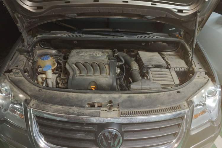Used Volkswagen Touran 2008 2.0L Smart Edition Automatic 5 Seats Engine Bay