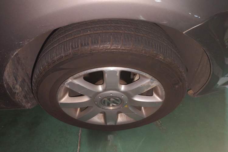 Used Volkswagen Touran 2008 2.0L Smart Edition Automatic 5 Seats Right Front Wheel Hub