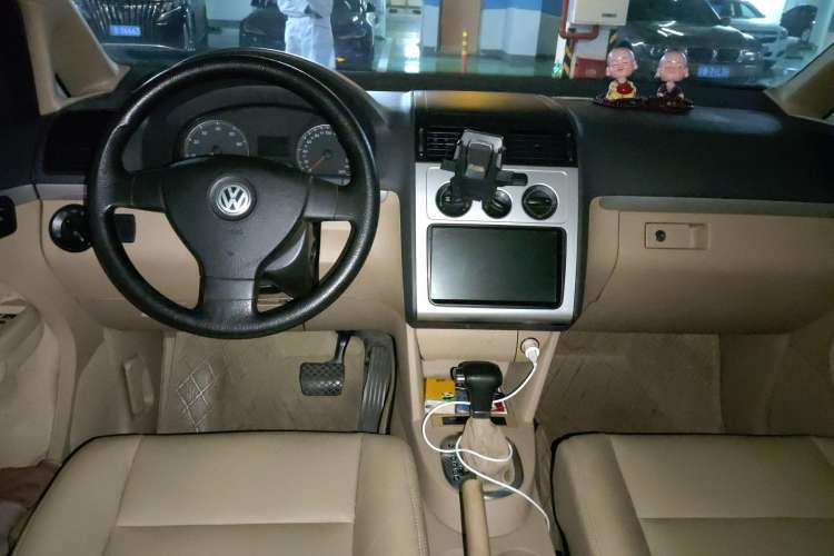 Used Volkswagen Touran 2008 2.0L Smart Edition Automatic 5 Seats Center Console