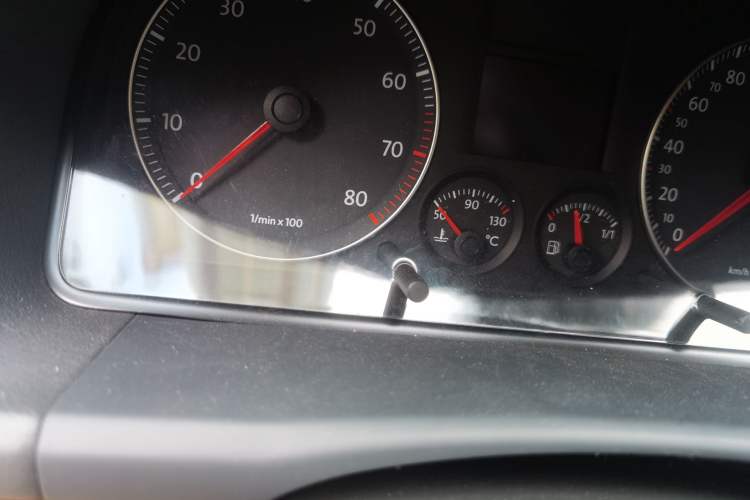 Used Volkswagen Touran 2008 1.8T ZhiZun Edition Automatic 5-Seater Odometer Close Up