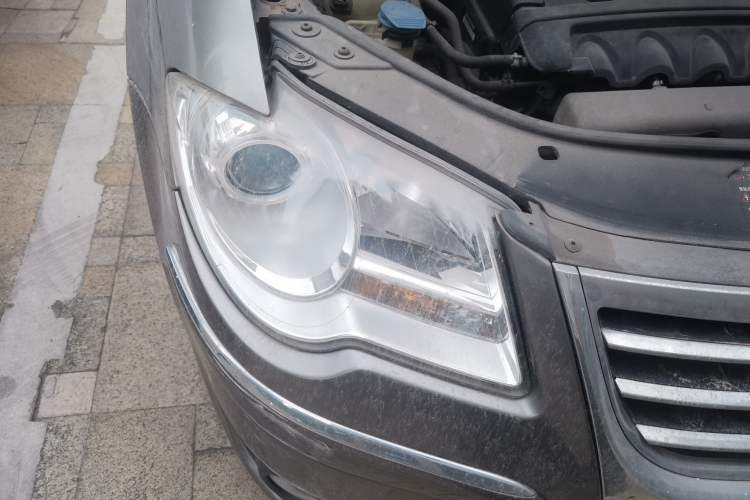 Used Volkswagen Touran 2008 1.8T ZhiZun Edition Automatic 5-Seater Right Front Headlight