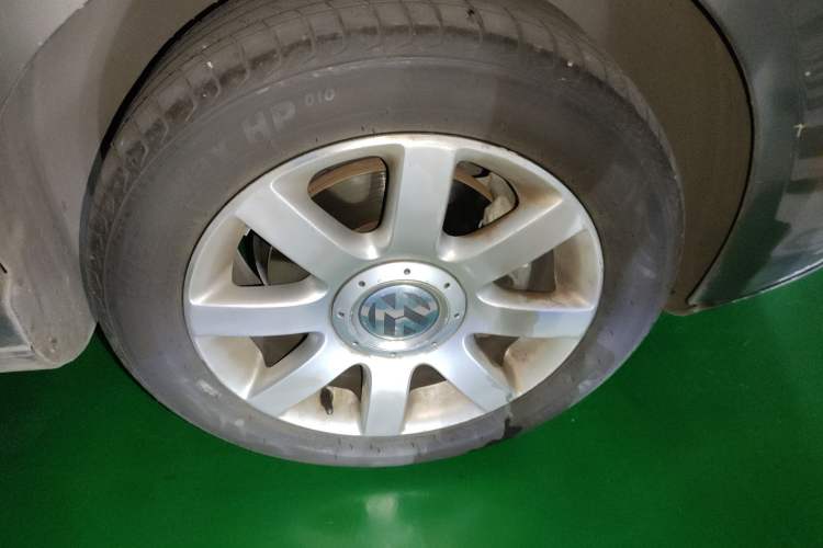 Used Volkswagen Touran 2008 2.0L Smart Edition Automatic 5 Seats Right Front Wheel Hub
