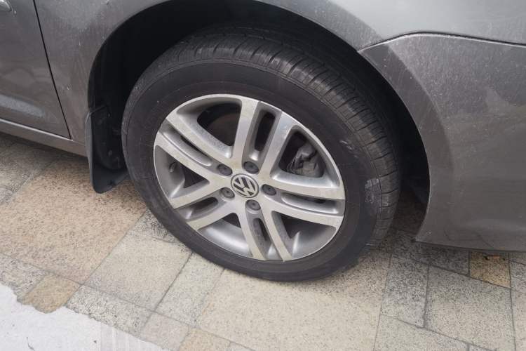 Used Volkswagen Touran 2008 1.8T ZhiZun Edition Automatic 5-Seater Right Front Wheel Hub