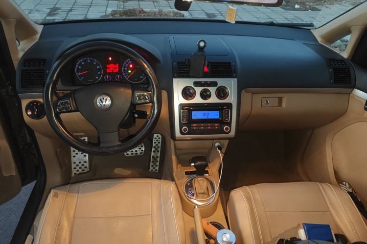 Used Volkswagen Touran 2008 2.0L Smart Edition Automatic 5 Seats Center Console
