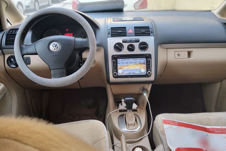 Used Volkswagen Touran 2008 2.0L Smart Edition Automatic 5 Seats Center Console