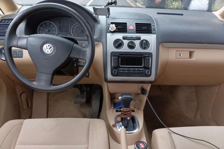 Used Volkswagen Touran 2008 2.0L Smart Edition Automatic 5 Seats Center Console