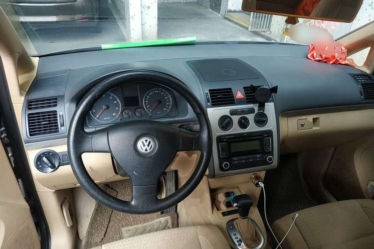 Used Volkswagen Touran 2008 2.0L Smart Edition Automatic 5 Seats Center Console