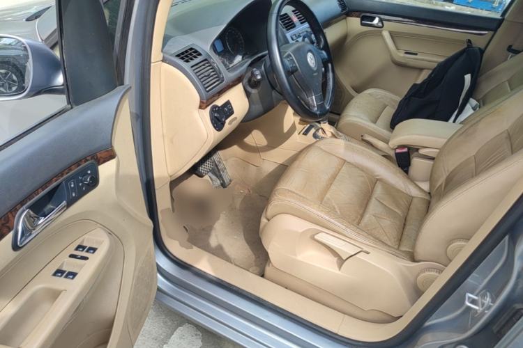 Used Volkswagen Touran 2008 1.8T ZhiZun Edition Automatic 5-Seater Driver Seat