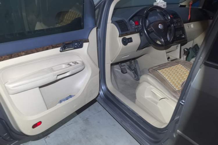 Used Volkswagen Touran 2008 1.8T ZhiZun Edition Manual 5-Seater Driver Seat