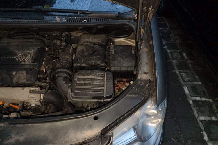 Used Volkswagen Touran 2008 1.8T ZhiZun Edition Automatic 5-Seater Engine Bay Left