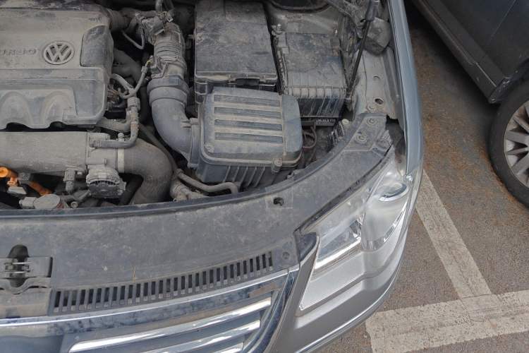 Used Volkswagen Touran 2008 1.8T ZhiZun Edition Manual 5-Seater Engine Bay Left