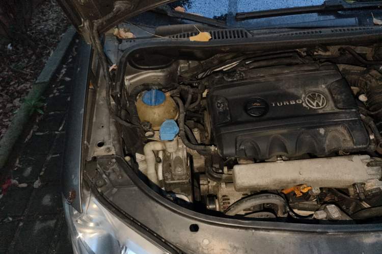 Used Volkswagen Touran 2008 1.8T ZhiZun Edition Automatic 5-Seater Engine Bay Right
