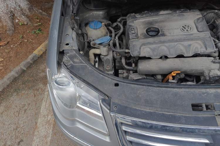 Used Volkswagen Touran 2008 1.8T ZhiZun Edition Manual 5-Seater Engine Bay Right