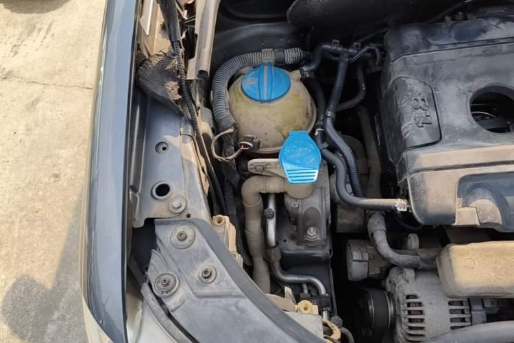 Used Volkswagen Touran 2008 1.8T ZhiZun Edition Automatic 5-Seater Engine Bay Right