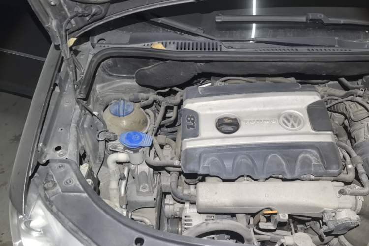 Used Volkswagen Touran 2008 1.8T ZhiZun Edition Manual 5-Seater Engine Bay Right