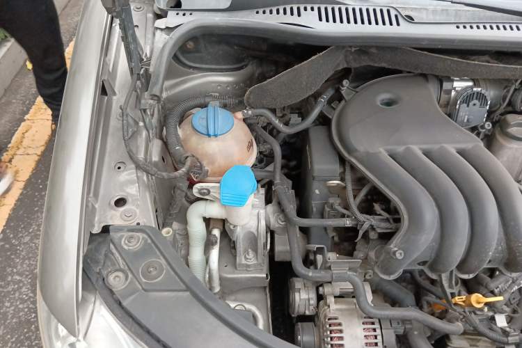 Used Volkswagen Touran 2008 2.0L Smart Edition Automatic 5 Seats Engine Bay Right