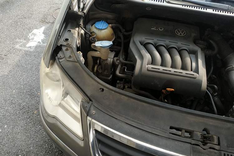 Used Volkswagen Touran 2008 2.0L Smart Edition Automatic 5 Seats Engine Bay Right