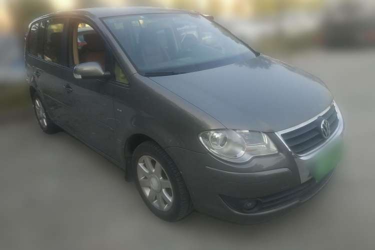 Used Volkswagen Touran 2008 2.0L Smart Edition Automatic 5 Seats Front Right 45 Deg