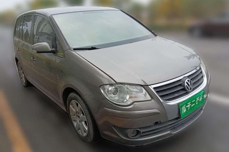Used Volkswagen Touran 2008 2.0L Smart Edition Automatic 5 Seats Front Right 45 Deg