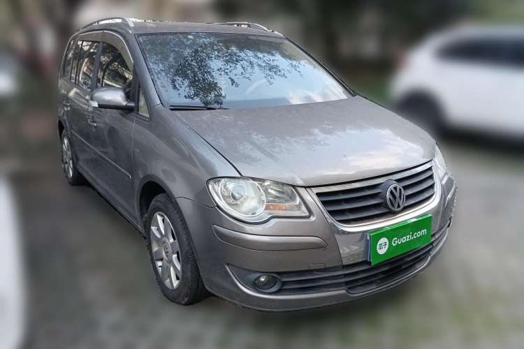 Used Volkswagen Touran 2008 2.0L Zhiya Edition Automatic 5 Seats Front Right 45 Deg