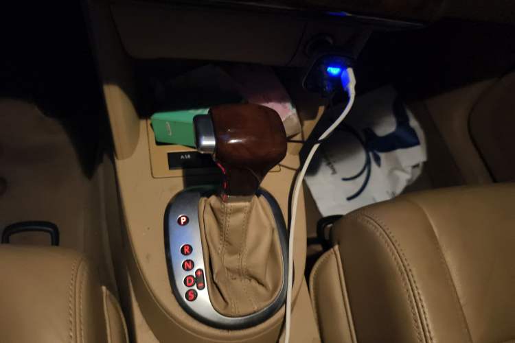 Used Volkswagen Touran 2008 1.8T ZhiZun Edition Automatic 5-Seater Gear Lever
