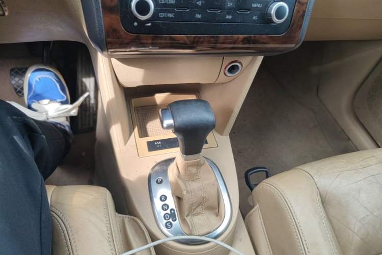 Used Volkswagen Touran 2008 1.8T ZhiZun Edition Automatic 5-Seater Gear Lever