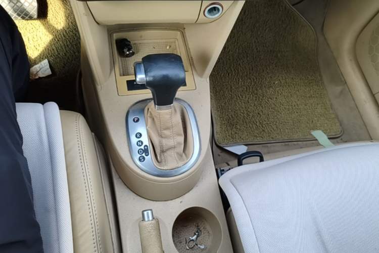 Used Volkswagen Touran 2008 1.8T ZhiZun Edition Automatic 5-Seater Gear Lever