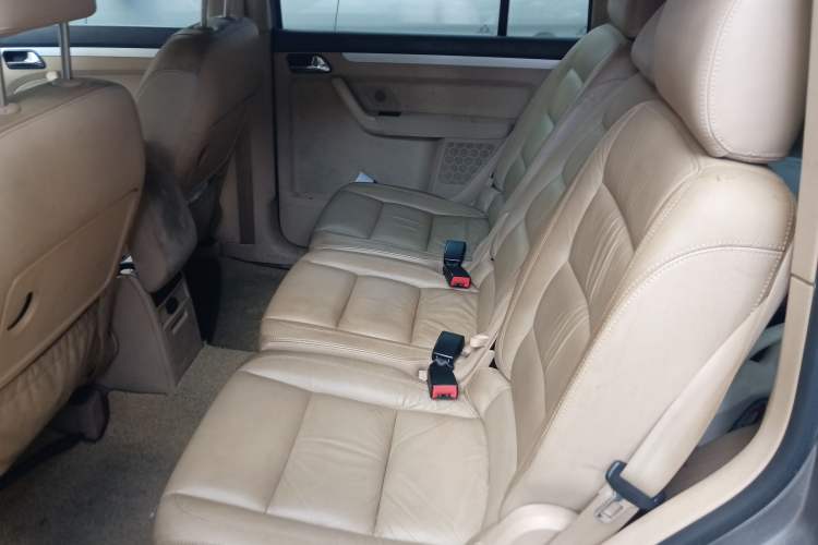 Used Volkswagen Touran 2008 2.0L Zhiya Edition Automatic 5 Seats Left Rear Seat