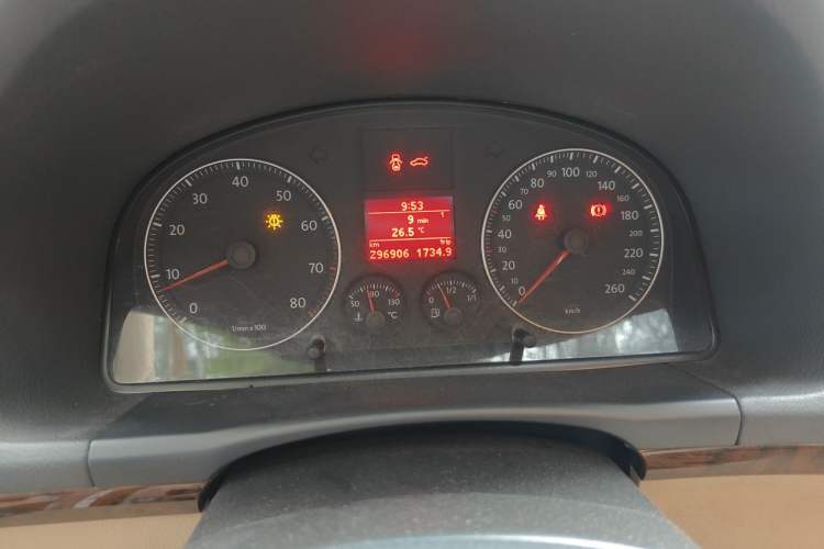 Used Volkswagen Touran 2008 1.8T ZhiZun Edition Manual 5-Seater Odometer Close Up