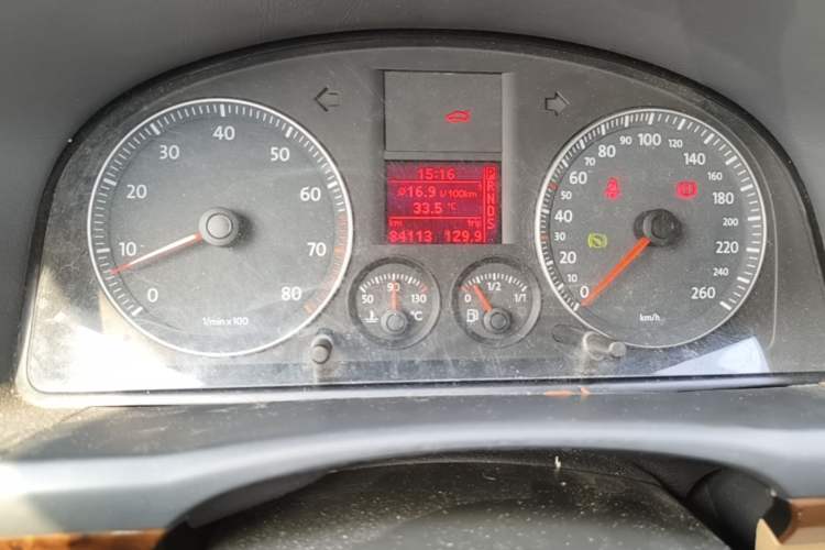 Used Volkswagen Touran 2008 1.8T ZhiZun Edition Automatic 5-Seater Odometer Close Up