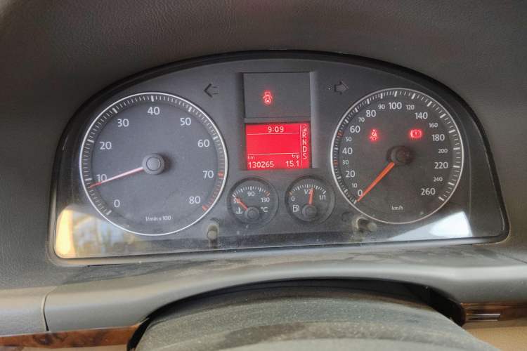 Used Volkswagen Touran 2008 1.8T ZhiZun Edition Automatic 5-Seater Odometer Close Up