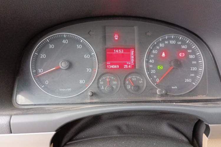 Used Volkswagen Touran 2008 2.0L Smart Edition Automatic 5 Seats Odometer Close Up