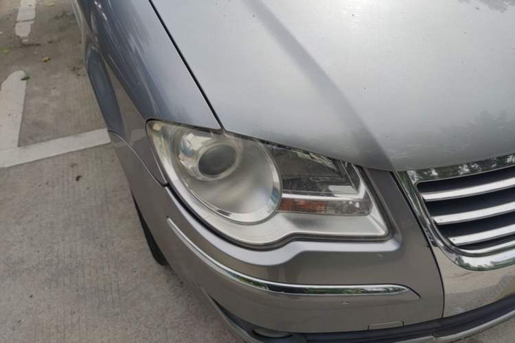 Used Volkswagen Touran 2008 1.8T ZhiZun Edition Automatic 5-Seater Right Front Headlight