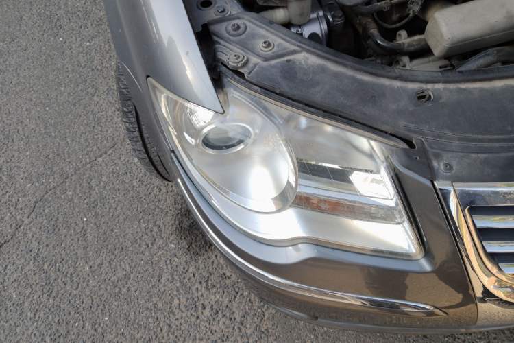 Used Volkswagen Touran 2008 1.8T ZhiZun Edition Automatic 5-Seater Right Front Headlight