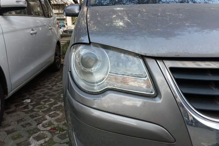 Used Volkswagen Touran 2008 2.0L Zhiya Edition Automatic 5 Seats Right Front Headlight