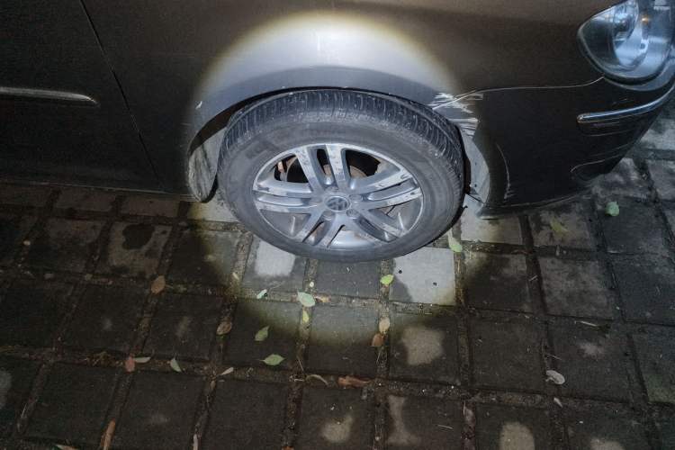 Used Volkswagen Touran 2008 1.8T ZhiZun Edition Automatic 5-Seater Right Front Wheel Hub
