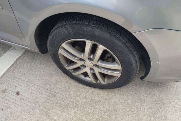 Used Volkswagen Touran 2008 1.8T ZhiZun Edition Automatic 5-Seater Right Front Wheel Hub