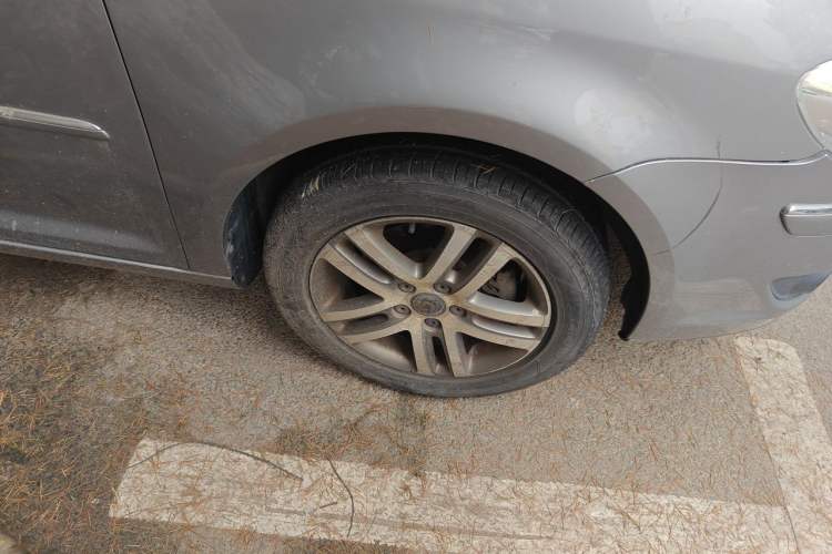 Used Volkswagen Touran 2008 1.8T ZhiZun Edition Manual 5-Seater Right Front Wheel Hub