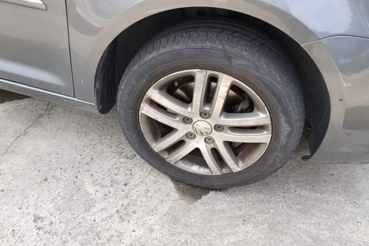 Used Volkswagen Touran 2008 1.8T ZhiZun Edition Automatic 5-Seater Right Front Wheel Hub
