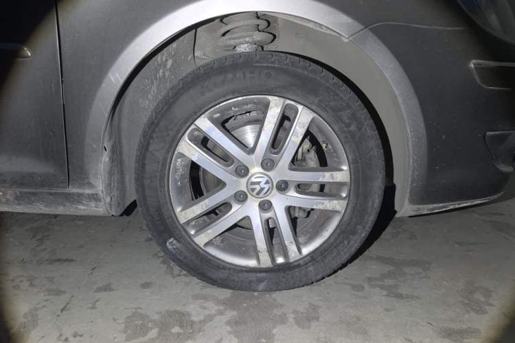 Used Volkswagen Touran 2008 1.8T ZhiZun Edition Manual 5-Seater Right Front Wheel Hub