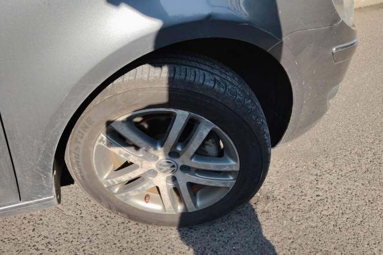Used Volkswagen Touran 2008 1.8T ZhiZun Edition Automatic 5-Seater Right Front Wheel Hub