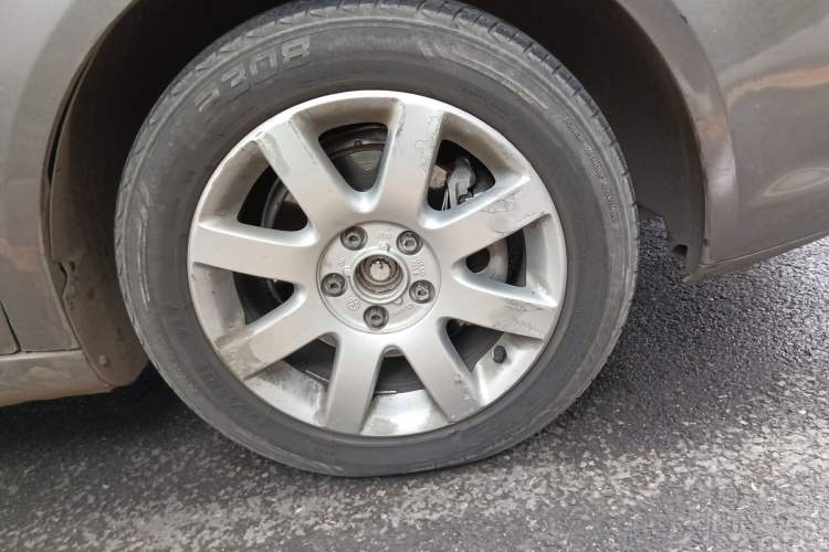 Used Volkswagen Touran 2008 2.0L Smart Edition Automatic 5 Seats Right Front Wheel Hub