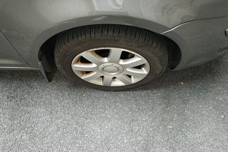 Used Volkswagen Touran 2008 2.0L Smart Edition Automatic 5 Seats Right Front Wheel Hub