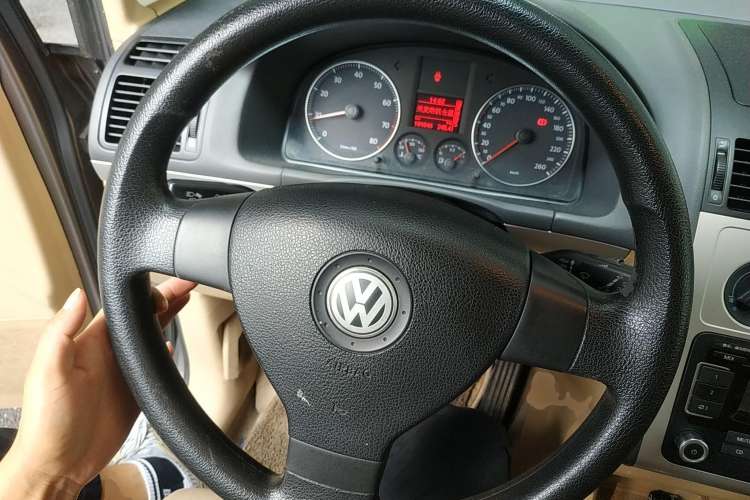 Used Volkswagen Touran 2008 2.0L Smart Edition Automatic 5 Seats Steering Wheel